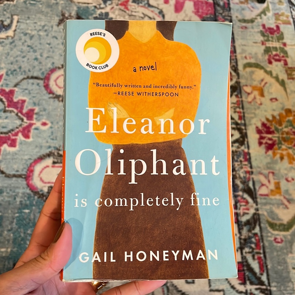 Free with purchase - Eleanor Oliphant is Completely Fine - Paperback book